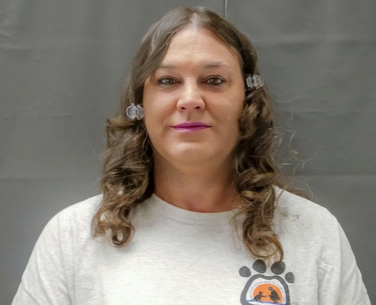 3일(현지시간) 미국 역사상 최초로 트랜스젠더 사형수 사형집행이 이루어졌다. 트랜스젠더인 앰버 맥러플린(49)은 2003년 당시 스콧 맥러플린이라는 이름의 남성으로, 미주리주 어스시티에서 헤어진 연인을 살해한 혐의로 사형을 선고받았다. 이후 그는 사면을 청원했으나 받아들여지지 않았다. 앰버 맥러플린의 사진은 연방 국선변호사 사무소가 제공했다.<캔자스시티 AP=연합뉴스>